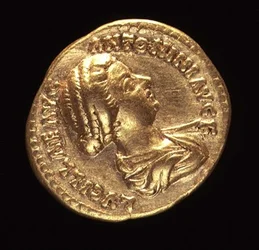 Aureus (obverse) depicting Lucilla, daughter of Marcus Aurelius (AD 161-AD 180) draped. Inscription: LUCILLAE AVG ANTONINI AVG F